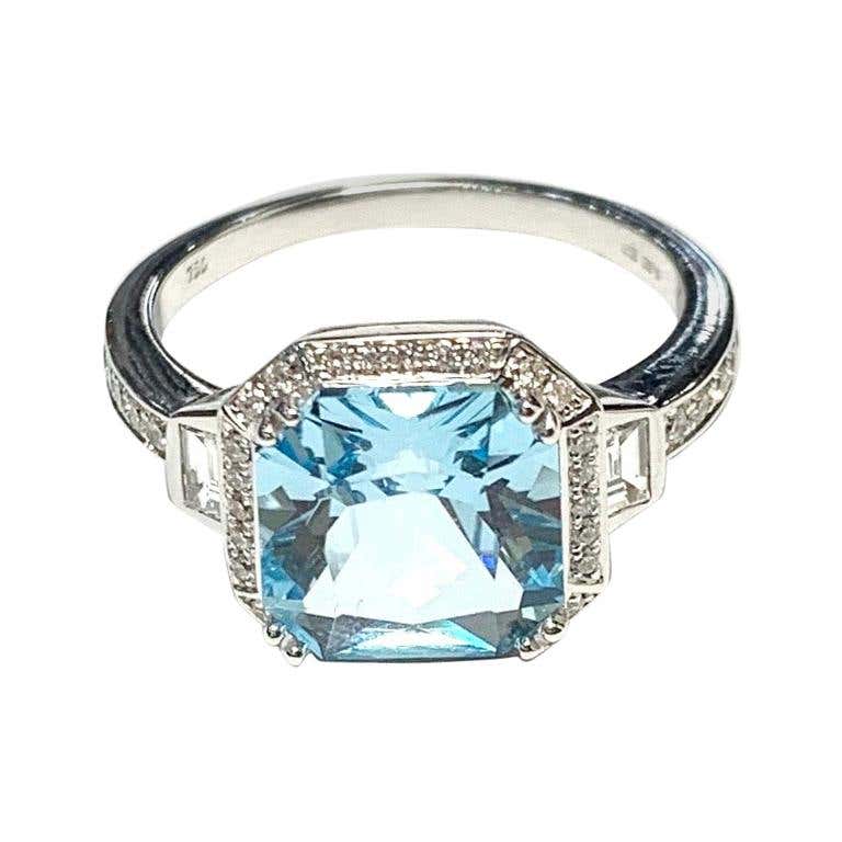 18 Carat White Gold Art Deco Style Aquamarine and Diamond Cluster Ring